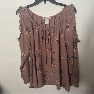 FREE SHIPPING‼️ Cold Shoulder Floral Blouse